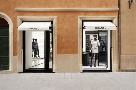 chanel uomo numero via condotti|La nuova boutique Chanel a Roma è COLOSSALE .